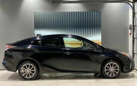 Toyota Prius IV XW50, 2016 год, 1 615 000 рублей, 4 фотография