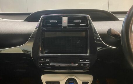 Toyota Prius IV XW50, 2016 год, 1 615 000 рублей, 11 фотография