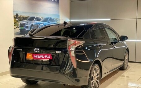 Toyota Prius IV XW50, 2016 год, 1 615 000 рублей, 5 фотография