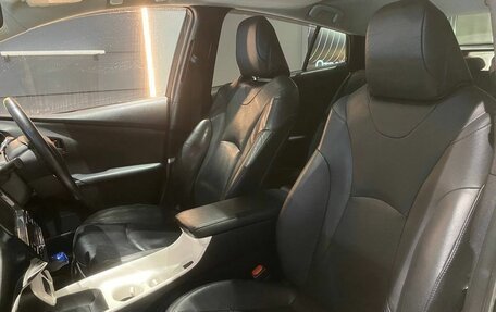 Toyota Prius IV XW50, 2016 год, 1 615 000 рублей, 14 фотография