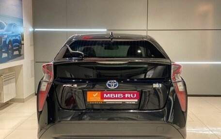 Toyota Prius IV XW50, 2016 год, 1 615 000 рублей, 6 фотография