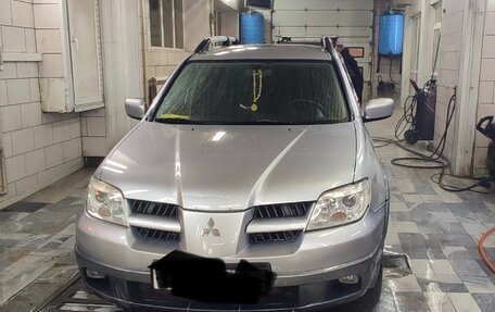 Mitsubishi Outlander III рестайлинг 3, 2005 год, 800 000 рублей, 2 фотография