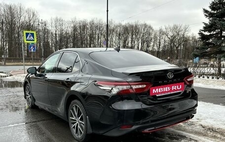 Toyota Camry, 2021 год, 2 990 000 рублей, 3 фотография