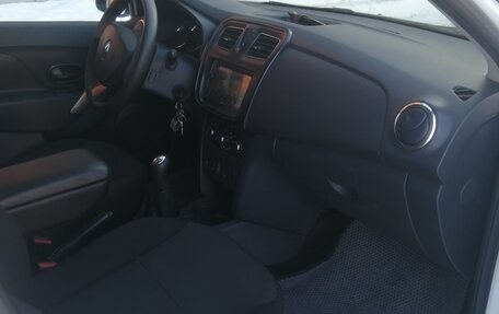 Renault Logan II, 2017 год, 849 000 рублей, 13 фотография