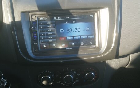 Renault Logan II, 2017 год, 849 000 рублей, 14 фотография