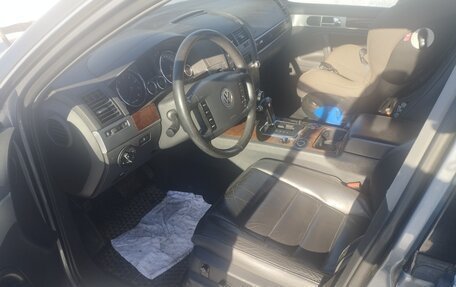 Volkswagen Touareg III, 2004 год, 900 000 рублей, 5 фотография