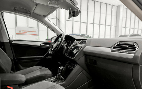 Volkswagen Tiguan II, 2019 год, 2 350 000 рублей, 13 фотография