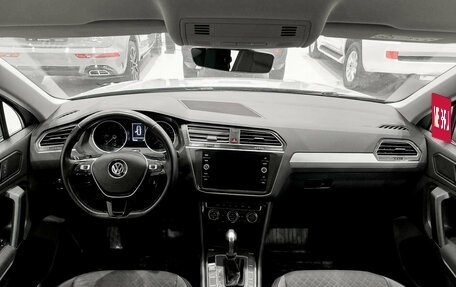 Volkswagen Tiguan II, 2019 год, 2 350 000 рублей, 17 фотография