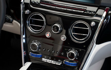 Rolls-Royce Cullinan, 2024 год, 43 500 000 рублей, 32 фотография