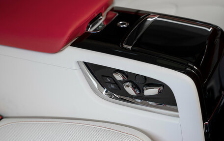 Rolls-Royce Cullinan, 2024 год, 43 500 000 рублей, 35 фотография