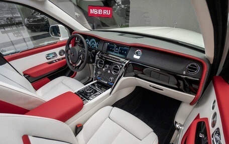 Rolls-Royce Cullinan, 2024 год, 43 500 000 рублей, 38 фотография