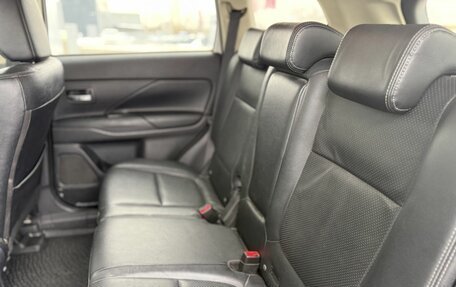 Mitsubishi Outlander III рестайлинг 3, 2013 год, 1 300 000 рублей, 10 фотография