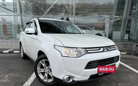 Mitsubishi Outlander III рестайлинг 3, 2013 год, 1 300 000 рублей, 3 фотография