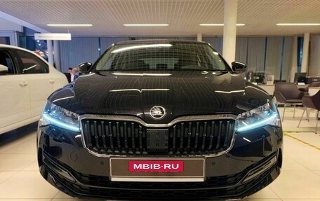 Skoda Superb III рестайлинг, 2025 год, 3 890 000 рублей, 6 фотография
