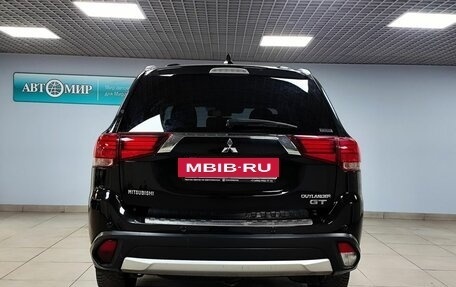 Mitsubishi Outlander III рестайлинг 3, 2017 год, 2 449 000 рублей, 6 фотография