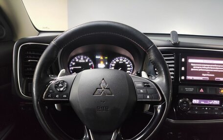 Mitsubishi Outlander III рестайлинг 3, 2017 год, 2 449 000 рублей, 15 фотография