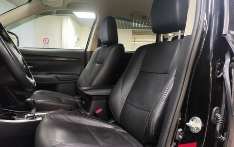 Mitsubishi Outlander III рестайлинг 3, 2017 год, 2 449 000 рублей, 10 фотография