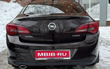 Opel Astra J, 2013 год, 830 000 рублей, 1 фотография