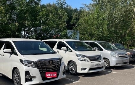 Toyota Alphard III, 2017 год, 3 750 000 рублей, 17 фотография