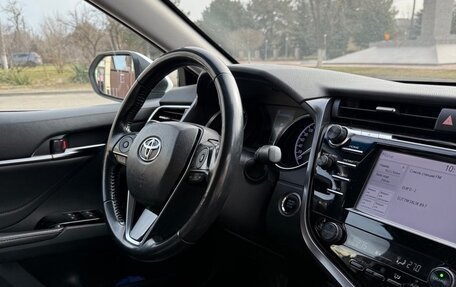 Toyota Camry, 2018 год, 2 550 000 рублей, 8 фотография