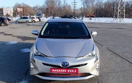 Toyota Prius IV XW50, 2016 год, 1 480 000 рублей, 1 фотография