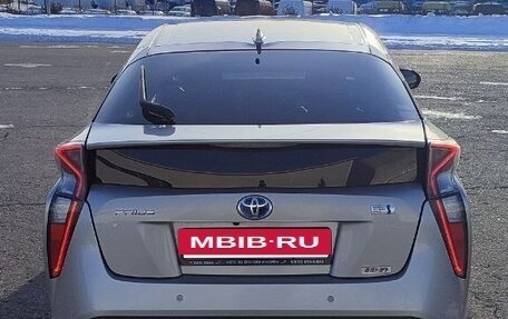 Toyota Prius IV XW50, 2016 год, 1 480 000 рублей, 5 фотография