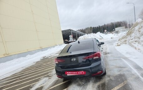 Hyundai Elantra VI рестайлинг, 2019 год, 1 000 000 рублей, 4 фотография