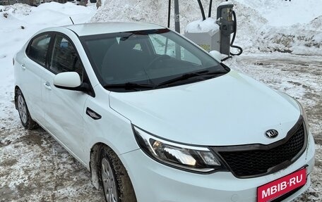 KIA Rio III рестайлинг, 2015 год, 890 000 рублей, 1 фотография