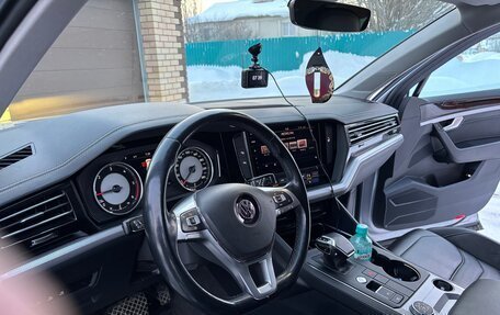 Volkswagen Touareg III, 2018 год, 4 800 000 рублей, 6 фотография