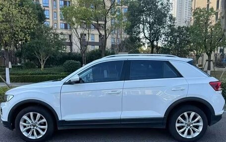 Volkswagen T-Roc I, 2022 год, 1 840 000 рублей, 3 фотография