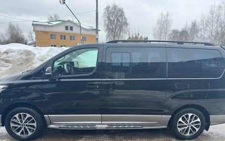 Hyundai Grand Starex Grand Starex I рестайлинг 2, 2018 год, 3 750 000 рублей, 3 фотография