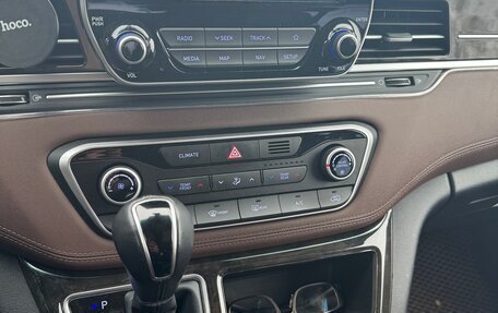 Hyundai Grand Starex Grand Starex I рестайлинг 2, 2018 год, 3 750 000 рублей, 16 фотография