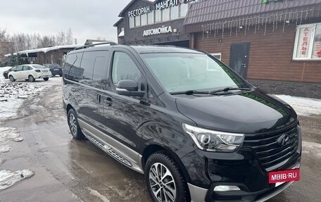 Hyundai Grand Starex Grand Starex I рестайлинг 2, 2018 год, 3 750 000 рублей, 8 фотография