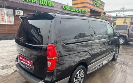 Hyundai Grand Starex Grand Starex I рестайлинг 2, 2018 год, 3 750 000 рублей, 6 фотография