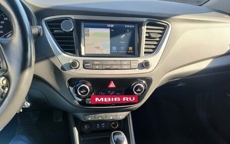 Hyundai Solaris II рестайлинг, 2017 год, 1 255 000 рублей, 10 фотография