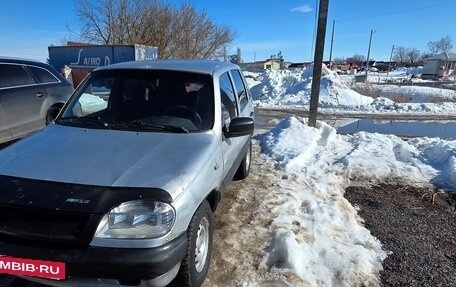 Chevrolet Niva I рестайлинг, 2003 год, 175 000 рублей, 2 фотография