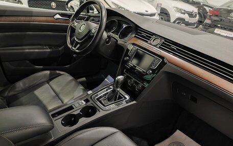 Volkswagen Passat B8 рестайлинг, 2017 год, 1 870 000 рублей, 8 фотография