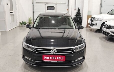 Volkswagen Passat B8 рестайлинг, 2017 год, 1 870 000 рублей, 2 фотография