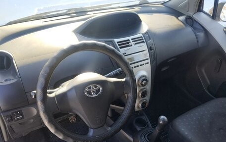 Toyota Yaris III рестайлинг, 2008 год, 385 000 рублей, 7 фотография