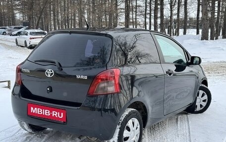 Toyota Yaris III рестайлинг, 2008 год, 385 000 рублей, 2 фотография