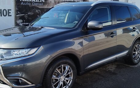 Mitsubishi Outlander III рестайлинг 3, 2018 год, 2 050 000 рублей, 2 фотография