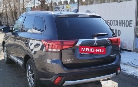 Mitsubishi Outlander III рестайлинг 3, 2018 год, 2 050 000 рублей, 6 фотография