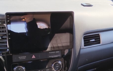 Mitsubishi Outlander III рестайлинг 3, 2018 год, 2 050 000 рублей, 11 фотография