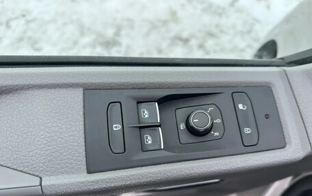 Volkswagen Caravelle T6 рестайлинг, 2020 год, 4 390 000 рублей, 10 фотография