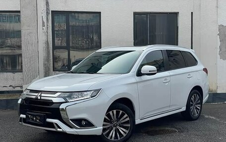 Mitsubishi Outlander III рестайлинг 3, 2022 год, 1 890 002 рублей, 1 фотография