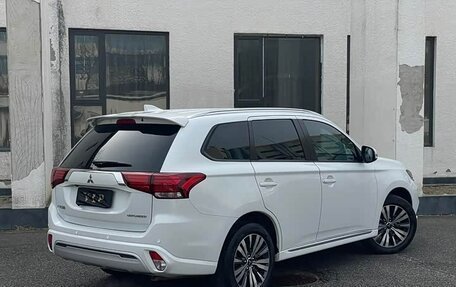 Mitsubishi Outlander III рестайлинг 3, 2022 год, 1 890 002 рублей, 6 фотография