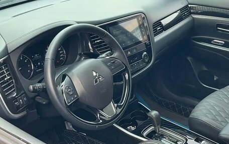 Mitsubishi Outlander III рестайлинг 3, 2022 год, 1 890 002 рублей, 7 фотография