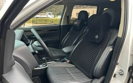 Mitsubishi Outlander III рестайлинг 3, 2022 год, 1 890 002 рублей, 10 фотография