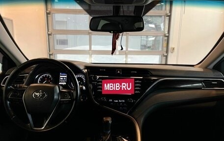 Toyota Camry, 2018 год, 2 550 000 рублей, 9 фотография