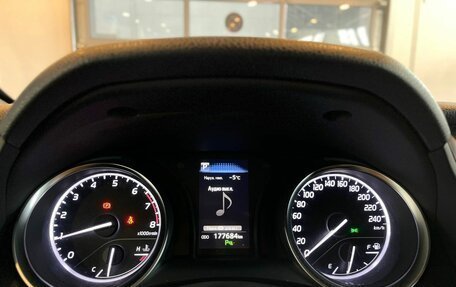 Toyota Camry, 2018 год, 2 550 000 рублей, 11 фотография